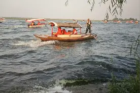 十一黄金周河北白洋淀游客爆满，快艇小木船往来穿梭不断视频封面