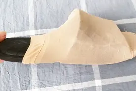 赶紧把丝袜套在拖鞋上，解决了很多家庭妇女的大烦恼，太厉害了视频封面