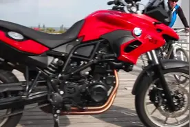 宝马最经典的拉力车，售价只要10万，它就是BMW F 700 GS视频封面