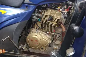 摩托车油门加不起来；而且还有一顿一顿的声音，师傅教你在家修理视频封面