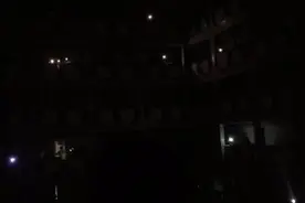 武大男寝断电后深夜大合唱，合唱发起者：没想到引起如此共鸣视频封面