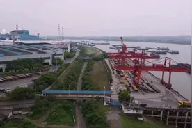 航拍于湘江之畔的湘潭湘钢，中国南方千万吨级的精品钢材生产基地视频封面