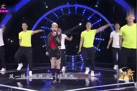 乌兰图雅载歌载舞演绎《我的蒙古马》再现草原天籁，好听极了视频封面