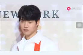 魏大勋13年前就曾示爱杨幂，称最爱她的大眼睛，要为她考中央学院视频封面