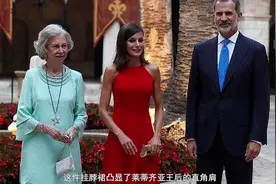 西班牙王后展完美直角肩，穿大红裙比凯特梅根都惊艳，少女身材呀视频封面