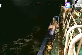 舟山渔民海上“捡”回游轮后续：是韩国拖往马来西亚途中漂失的视频封面