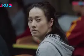小伙陪女朋友来上课被点名回答问题，怎料到他语出惊人，获得掌声视频封面