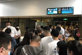 南通机场坐飞机去西安，机票才200，以为捡了便宜，没想到人太多视频封面