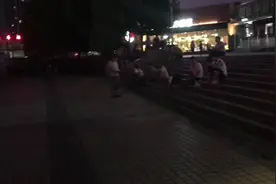 打工小伙来到洛阳火车站，街边咋这么多大姐问住旅馆吗？咋会事