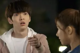 双胞胎校花姐妹同时出现，校草才知自己错亲了人，生无可恋大咆哮视频封面