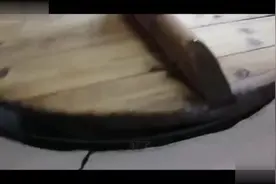 今天给大家做猪鞭吃，大补，嘿嘿。视频封面