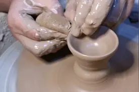 一块泥巴，如何变成风靡全世界的陶瓷的？陶艺拉坯制作过程视频封面