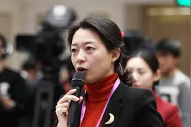 看了上海网红交警的“教科书式执法”之后，司法部评价：非常好！视频封面