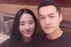 胡歌刘亦菲：阿玛尼夫妇的日常，这恋爱也太甜了，俩人配一脸