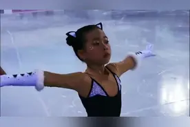 基因强大，申雪赵宏博女儿小小雪比赛萌翻全场，中国花滑又一希望视频封面