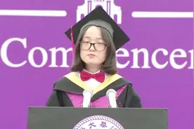 寒门女孩清华毕业发言金句不断：人都会有巨大压力 除非自甘堕落视频封面