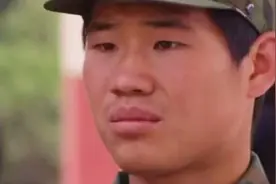 新兵站岗打瞌睡被连长教训不曾想竟是自己媳妇的三爷爷视频封面