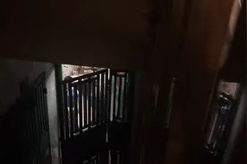 爷孙俩又吵架了，孙子叫爷爷滚，还乱扔东西，爷爷差点被孩子气晕视频封面