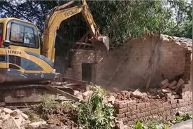 创造美丽乡村，三清工作组进村了，拆危房瓦房补贴100块一平方视频封面