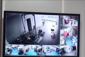 工厂老板为什么会坐在办公室天天看着监控，天天监控听扬声器视频封面