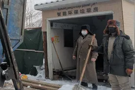 抗疫一线写真：乌鲁木齐坚守岗位清运垃圾的环卫工人#环卫工人#视频封面