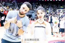 库里与杨超越合影互动,库嫂吃醋宣示所有权！视频封面