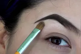 超实用眼影晕染技巧，从此告别又脏又乱的眼妆！