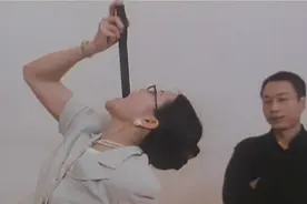 校长看到老师不教课，自己亲自上台教课，可真是个戏精啊！视频封面