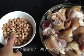 从市场买的新鲜猪蹄这样做，5斤多重都不够吃的