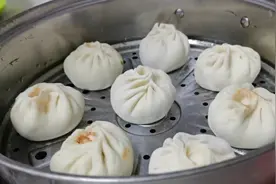 冷水上锅，蒸15分钟，就能吃包子啦