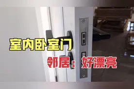 室内卧室木门安装好了，纯白色的，业主很满意，邻居都说好漂亮