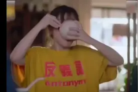 我爸妈最大的梦想就是在城市里喂猪，你一来，我爸妈的梦想成真了视频封面