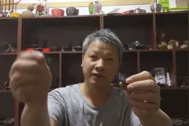 周哥手机内存不够，买了储存卡扩容。视频封面