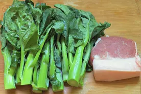 芥蓝猪肉直接下锅就错了，广东大厨是这样做的，芥兰翠绿猪肉滑嫩