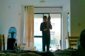 查干湖冬捕的胖头鱼好吃吗？用木炭铁锅炖，真香视频封面