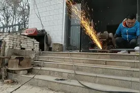 摩托三轮车改液压翻斗，过程像过年放烟花