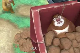 熊出没：光头强开挖掘机挖走熊大视频封面