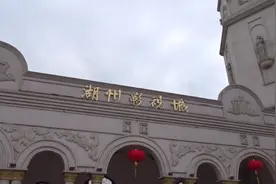 湖州影视城那年花开月正圆周萤在上海的场景，就是在这里拍摄的。