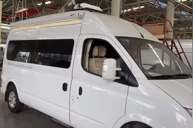 隆重介绍一下傲旅房车常用的进口菲亚玛遮阳篷视频封面
