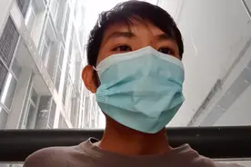 小伙到医院结账办理了特殊门诊一个月自费1700多没钱就只好放弃了视频封面