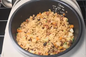 最简单的“懒人”蒸米饭方法，一个电饭锅就能搞定，孩子的最爱