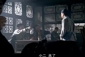 混混找大哥来教训老大娘，不料老大娘来头更大，这下倒霉了！