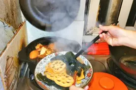 煮的水煮蛋太多吃不完，卤着吃加点素菜跟熟食店一个味视频封面