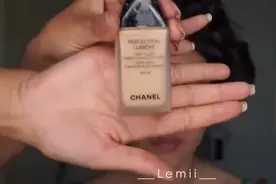 一分钟看懂女生素颜与化妆之间的区别视频封面