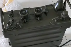 今天去河内旧货市场收一台美军越战电台