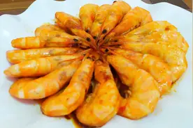 油焖大虾秘制做法大公开，用油少不油腻，鲜香味美，红亮好看