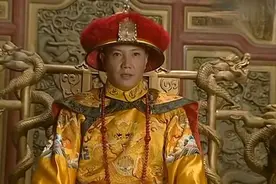 嘉庆架空和珅权力，把他的官职全都罢免，让他专心陪太上皇乾隆视频封面