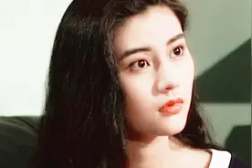 李嘉欣亲8岁儿子惹争议，与儿子玩亲亲，网友：辣眼睛视频封面