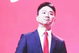 刘强东深夜发文你们年薪100万,我1年亏损23亿!视频封面