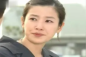 强悍兵姐姐一遇小奶狗就成小女人，还哭着求抱抱，小奶狗心疼坏视频封面
